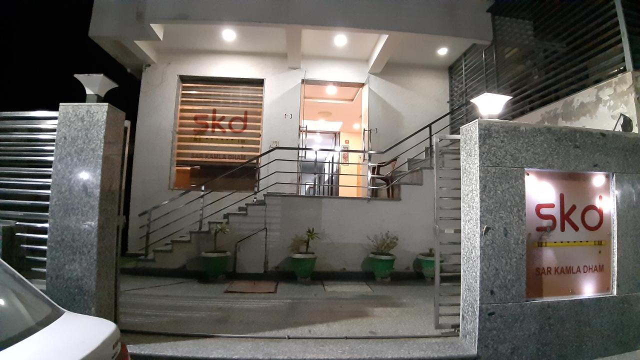 Hotel Sar Kamla Dham Skd Vrindavan Fully Vaccinated Staff Buitenkant foto