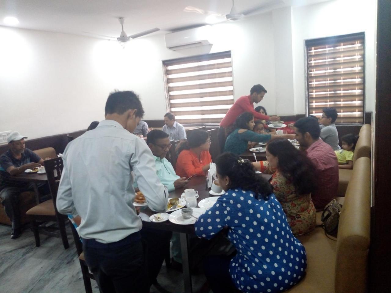 Hotel Sar Kamla Dham Skd Vrindavan Fully Vaccinated Staff Buitenkant foto