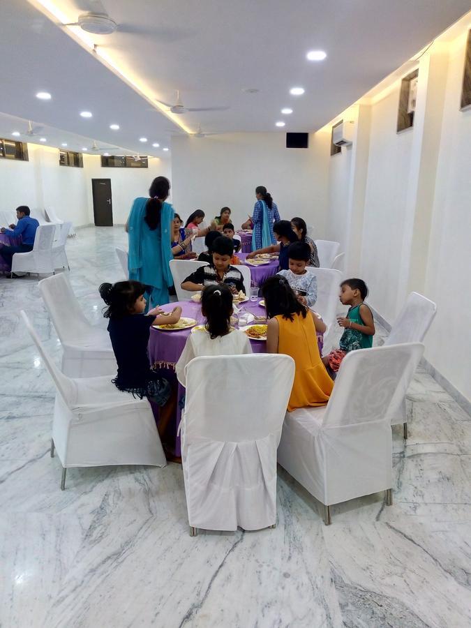 Hotel Sar Kamla Dham Skd Vrindavan Fully Vaccinated Staff Buitenkant foto