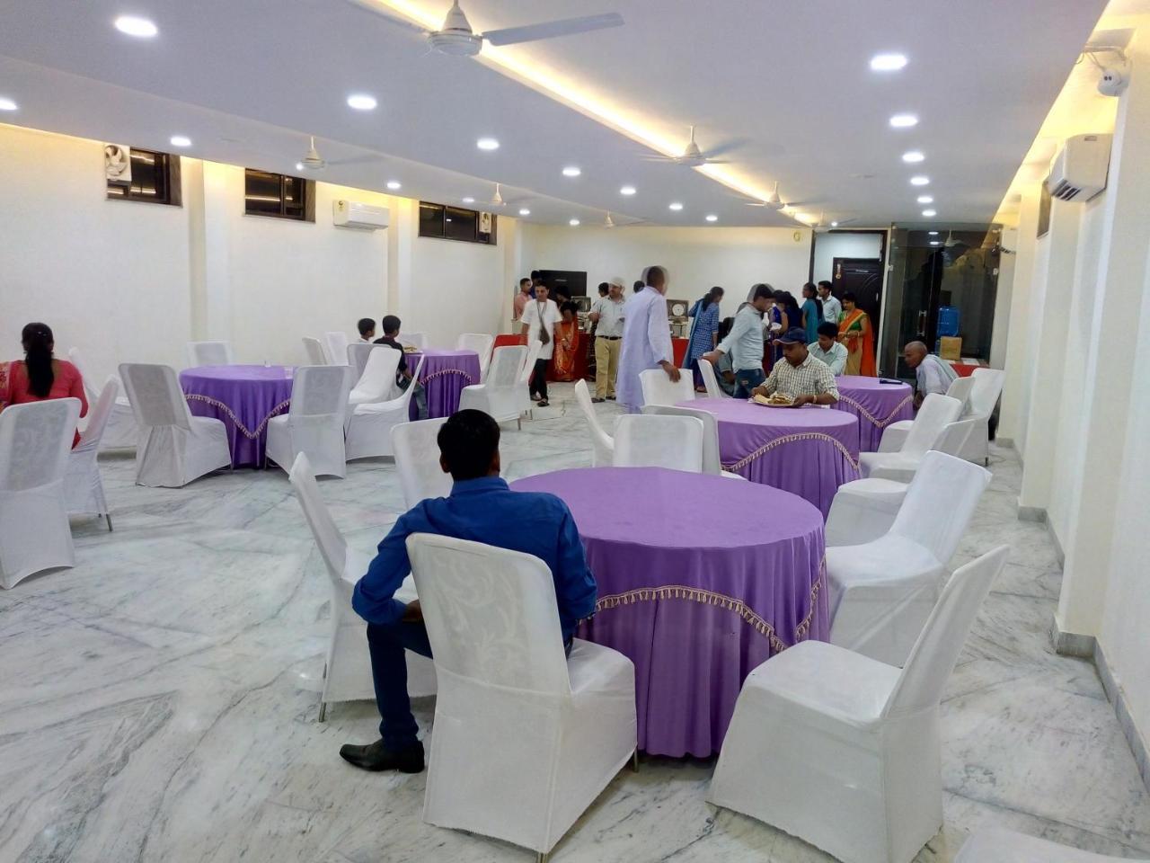 Hotel Sar Kamla Dham Skd Vrindavan Fully Vaccinated Staff Buitenkant foto